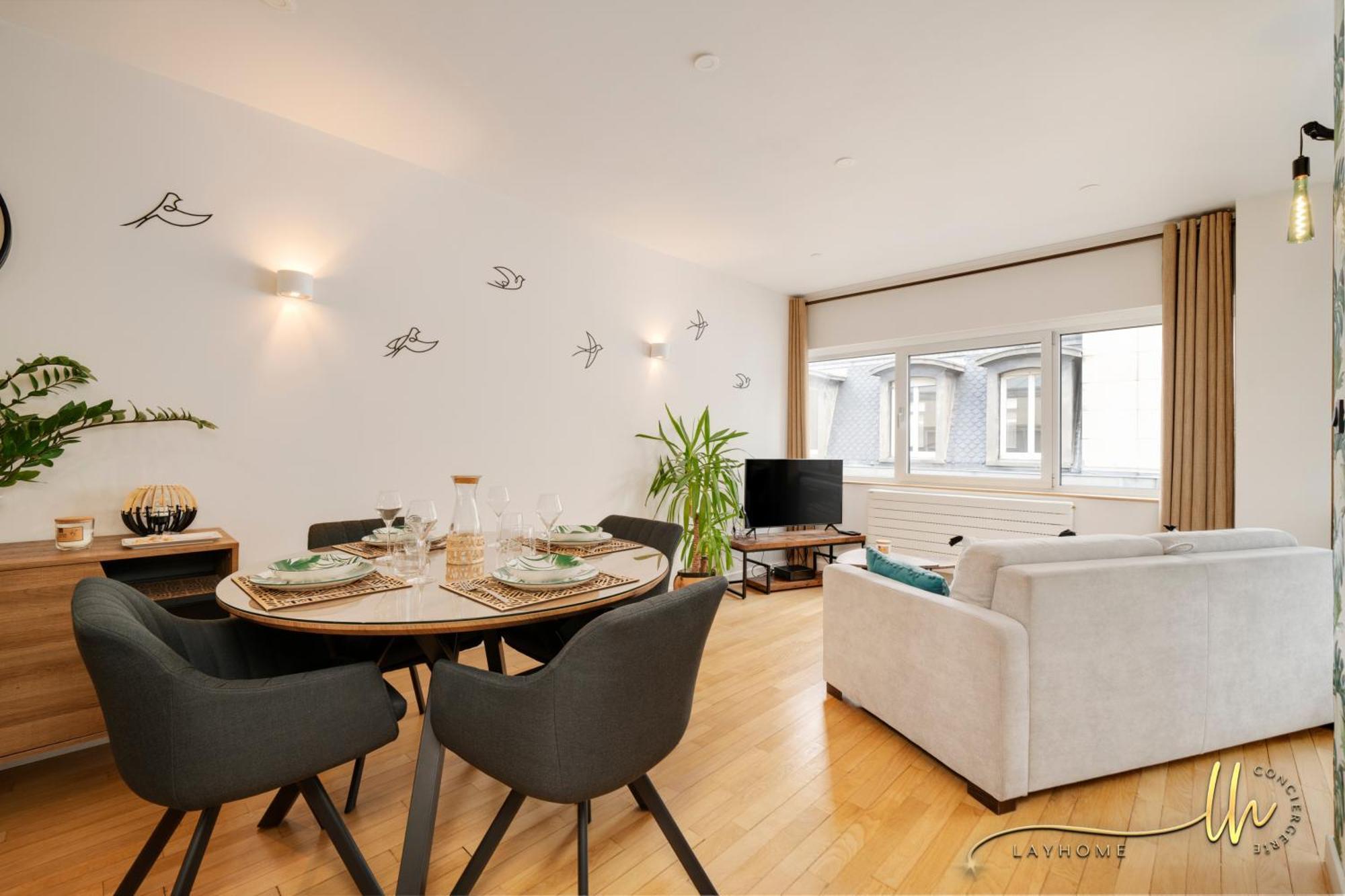 Chaleureux, Lumineux Et Confortable F2 Rénové En Plein Coeur De Appartement *